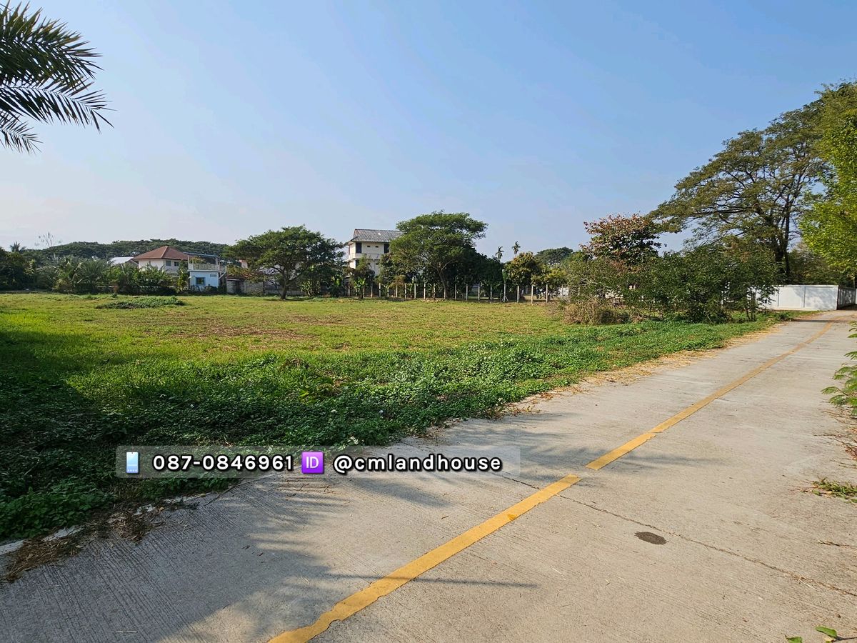 For SaleLandChiang Mai : Land 2-2-03 Rai (can be bought) 18,000 sq.w., near Central Phase 4 km behind Pimuk Village 4 Near the Ring Road, 1.5 km. Near Payap University 2 km. San Phra Nat Subdistrict, San Sai District, Chiang Mai