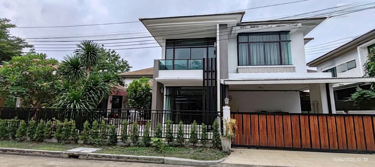 For RentHouseThaphra, Talat Phlu, Wutthakat : Luxury Corner House for Rent at Urban Sathon (Only 20 Exclusive Units!