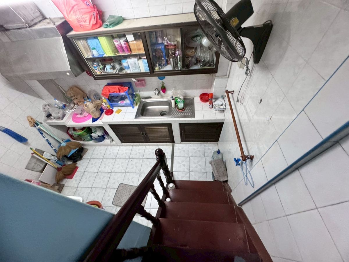 ขายอาคารพาณิชย์สีลม ศาลาแดง บางรัก : ขายตึกแถว ซอยจินดาถวิล แขวงมหาพฤฒาราม บางรัก ทำเลดีใกล้บรรทัดทอง (N.1598)