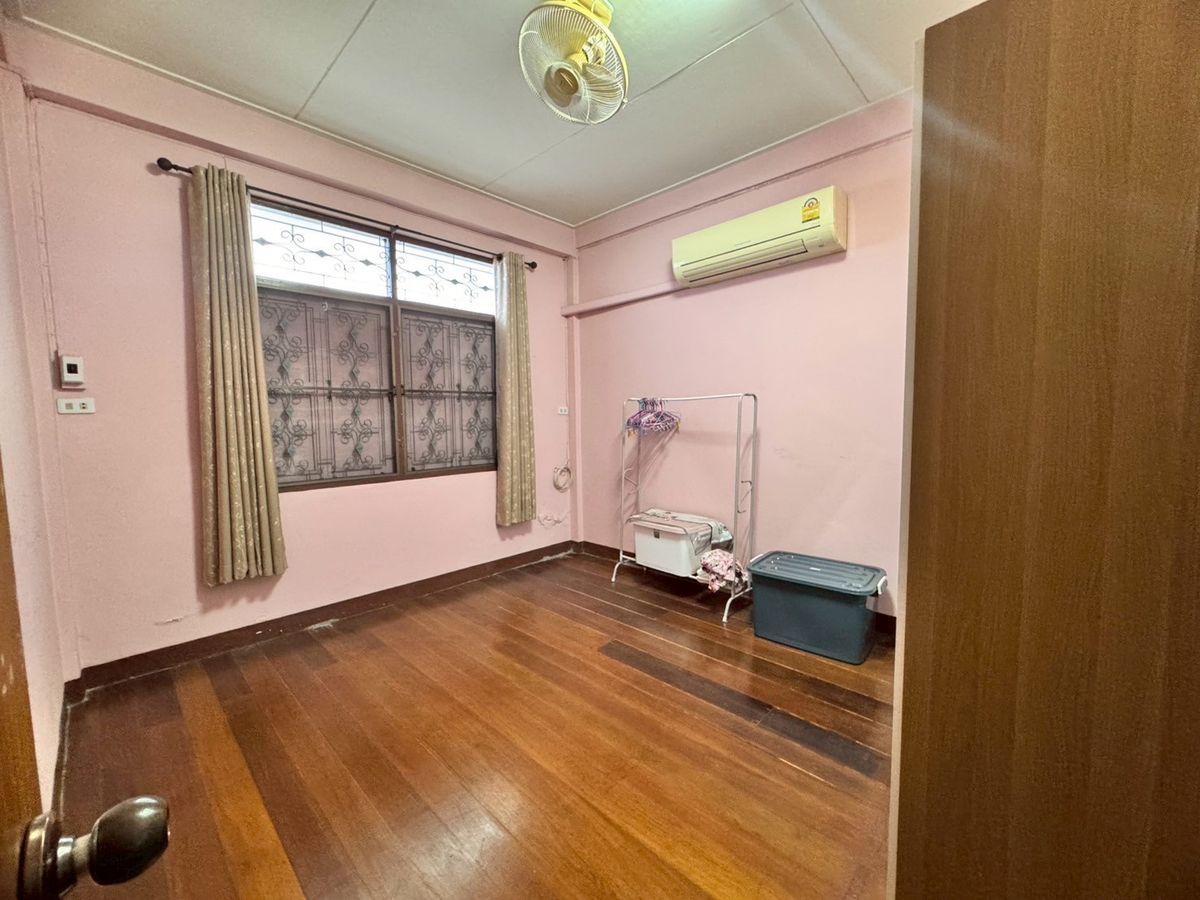 ขายอาคารพาณิชย์สีลม ศาลาแดง บางรัก : ขายตึกแถว ซอยจินดาถวิล แขวงมหาพฤฒาราม บางรัก ทำเลดีใกล้บรรทัดทอง (N.1598)