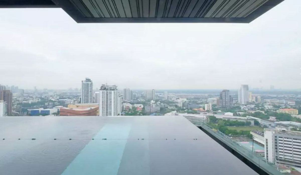 ขายคอนโดสุขุมวิท อโศก ทองหล่อ : คอนโดใกล้ BTS เอกมัย และ ติด Big C เอกมัย 1 นอน แต่งครบ  081-245-7349