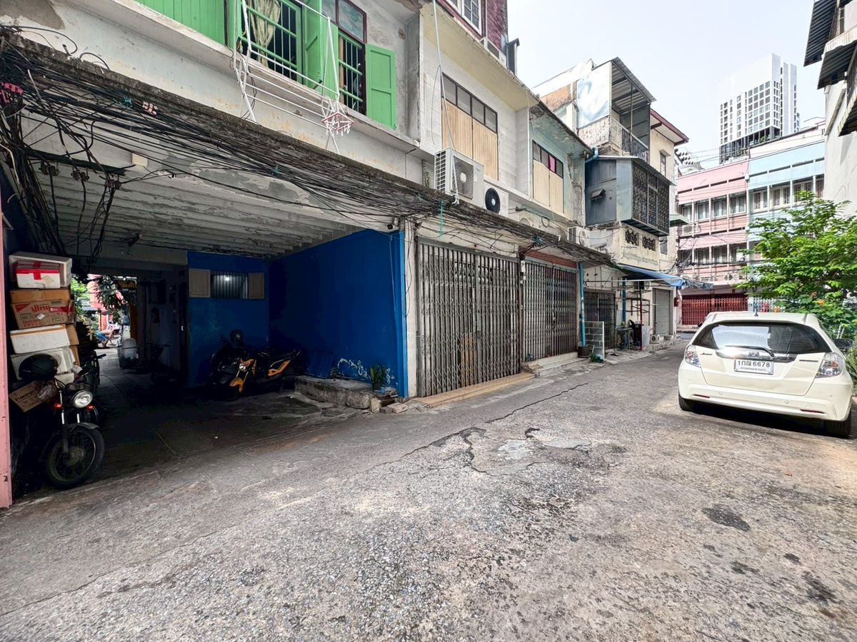 ขายอาคารพาณิชย์สีลม ศาลาแดง บางรัก : ขายตึกแถว ซอยจินดาถวิล แขวงมหาพฤฒาราม บางรัก ทำเลดีใกล้บรรทัดทอง (N.1598)