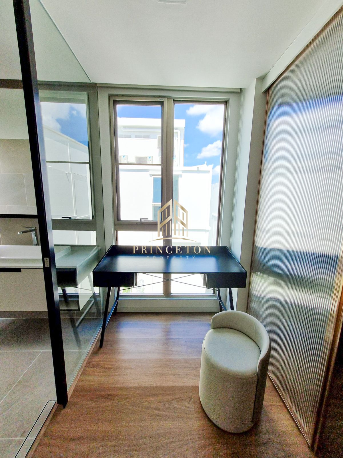 HousePattanakan, Srinakarin : VIVE Rama 9 complete with furniture 📞092-4252445