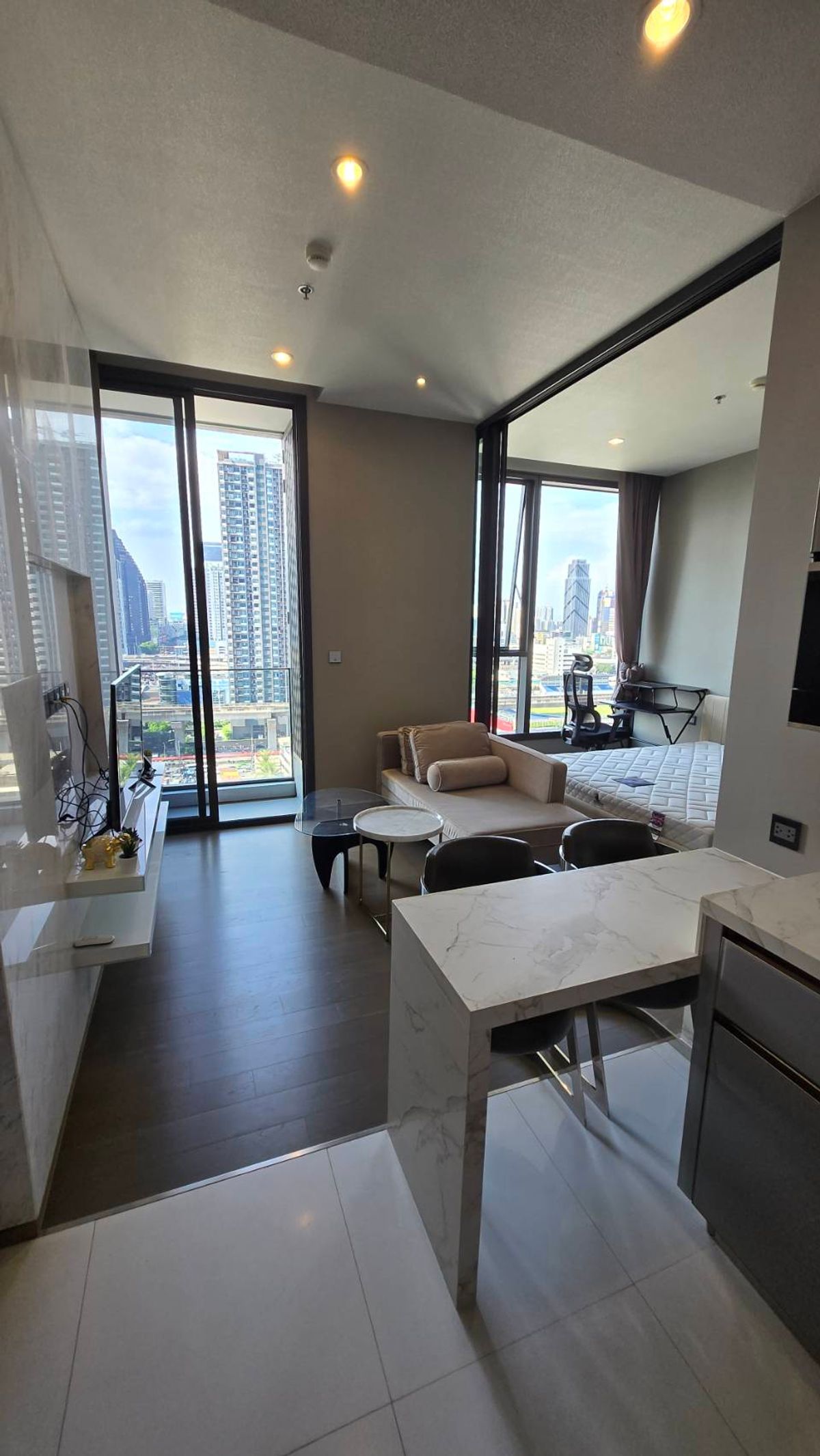 ให้เช่าคอนโดพระราม 9 เพชรบุรีตัดใหม่ RCA : (for rent) THE ESSE at SINGHA COMPLEX ติด MRT เพชรบุรี