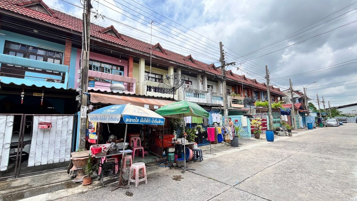 ขายทาวน์โฮมบางแค เพชรเกษม : ทาวน์เฮ้าส์ 2 ชั้น หมู่บ้าน หนองแขม
