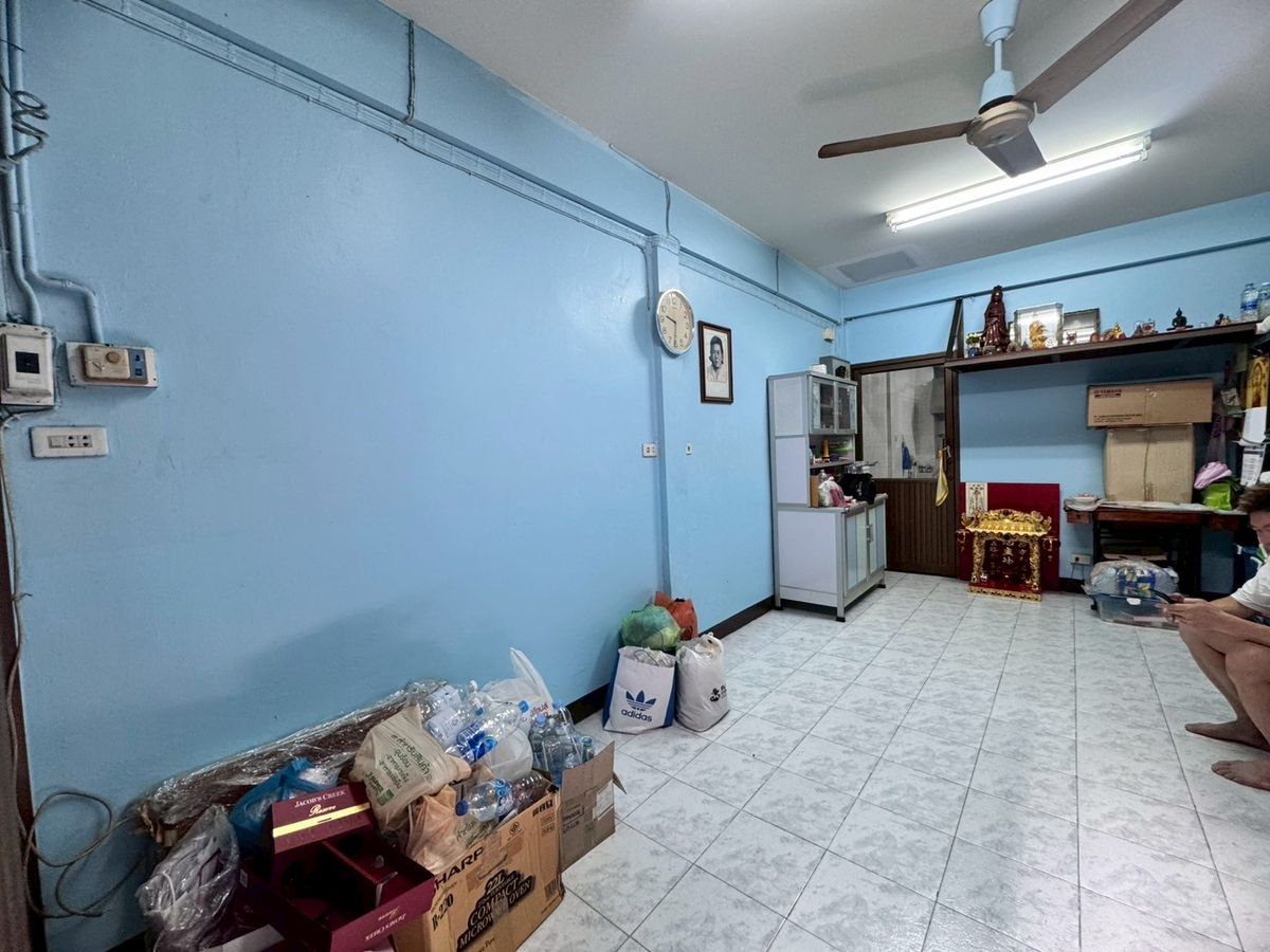 ขายอาคารพาณิชย์สีลม ศาลาแดง บางรัก : ขายตึกแถว ซอยจินดาถวิล แขวงมหาพฤฒาราม บางรัก ทำเลดีใกล้บรรทัดทอง (N.1598)