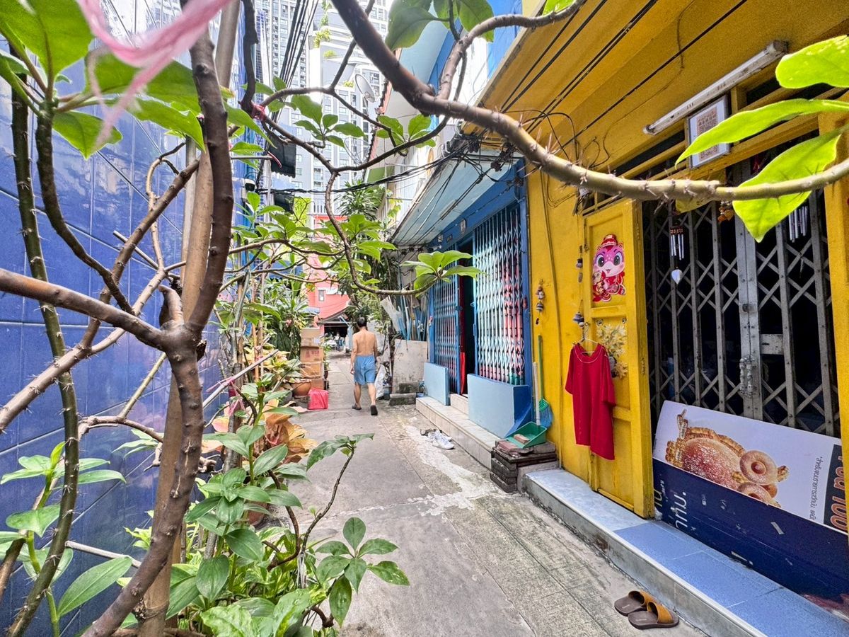 ขายอาคารพาณิชย์สีลม ศาลาแดง บางรัก : ขายตึกแถว ซอยจินดาถวิล แขวงมหาพฤฒาราม บางรัก ทำเลดีใกล้บรรทัดทอง (N.1598)