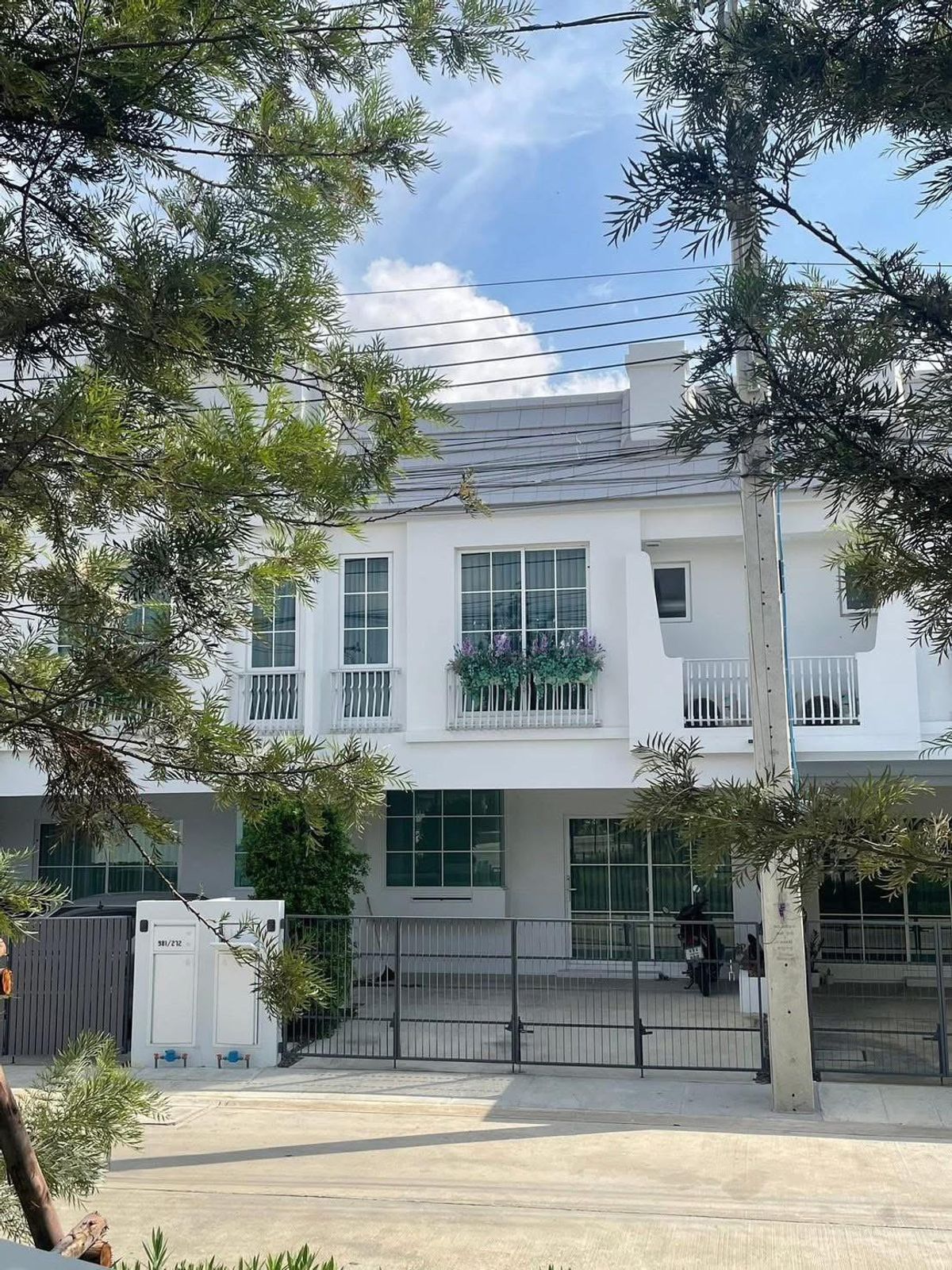 For RentHouseBangna, Bearing, Lasalle : ME-323 2-story townhome for rent, Villaggio 3, Srinakarin-Bangna, near Mega Bangna