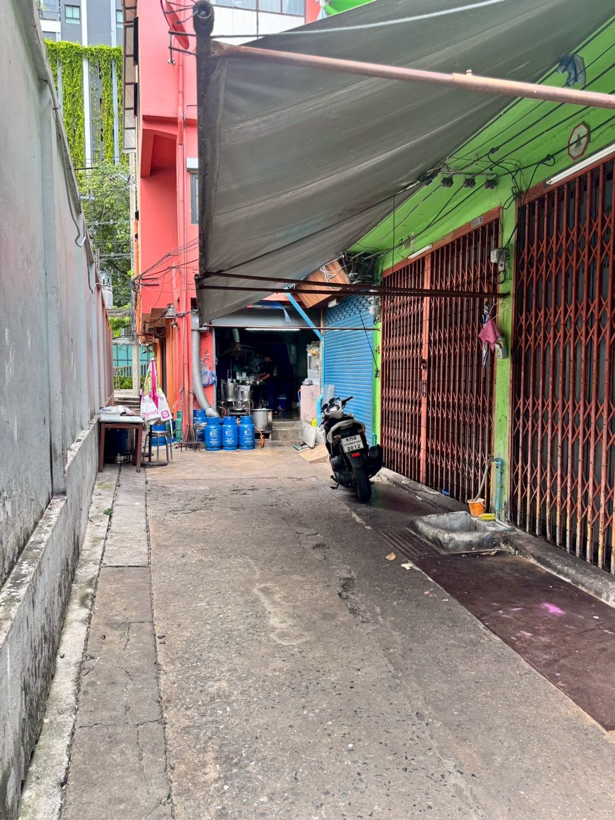 ขายอาคารพาณิชย์สีลม ศาลาแดง บางรัก : ขายตึกแถว ซอยจินดาถวิล แขวงมหาพฤฒาราม บางรัก ทำเลดีใกล้บรรทัดทอง (N.1598)