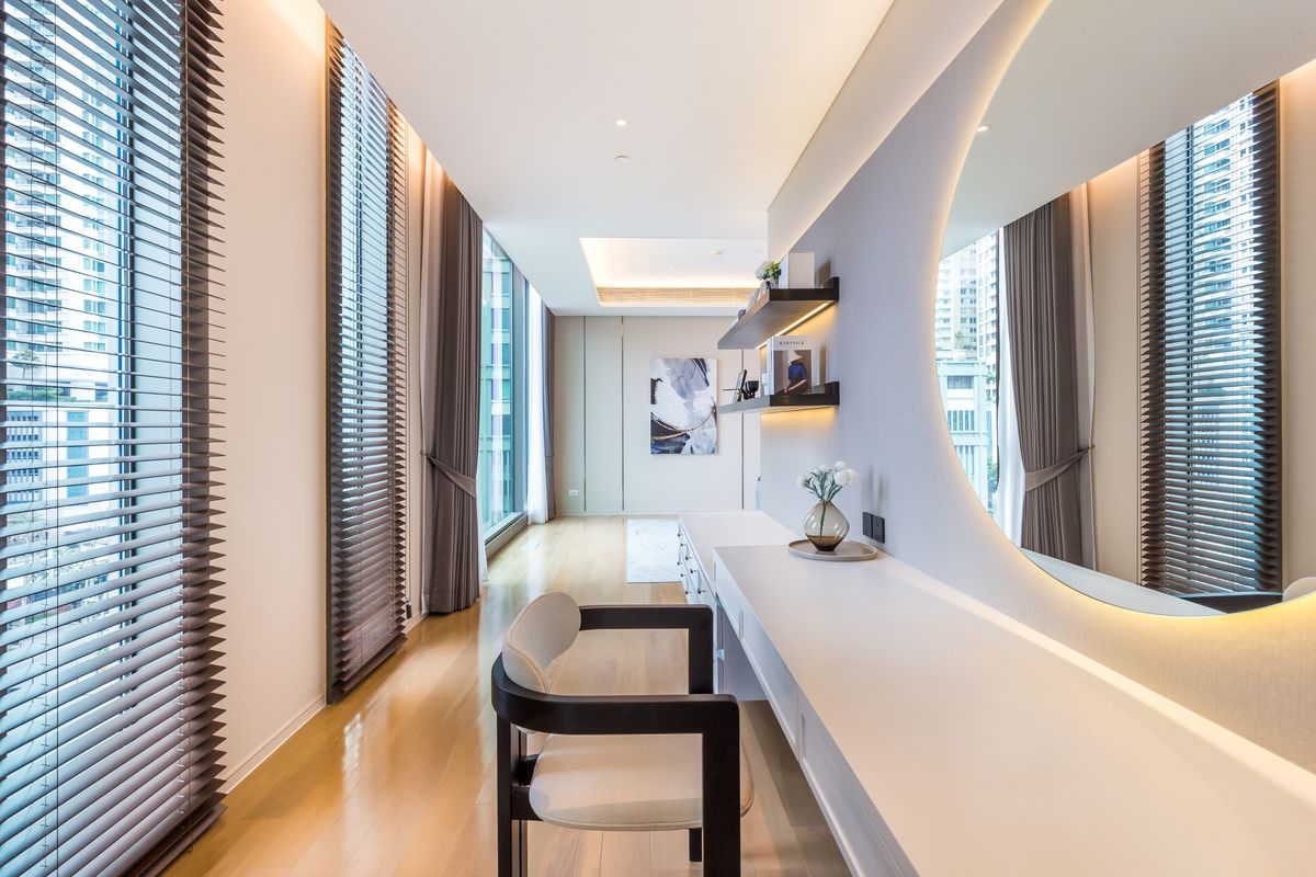 For RentCondoWitthayu, Chidlom, Langsuan, Ploenchit : 🔥For Rent Now🔥 Baan Sindhorn Luxury Residence, an ultra-luxury condo in the heart of Langsuan. 2 bedrooms, 3 bathrooms. Ready to move in❗