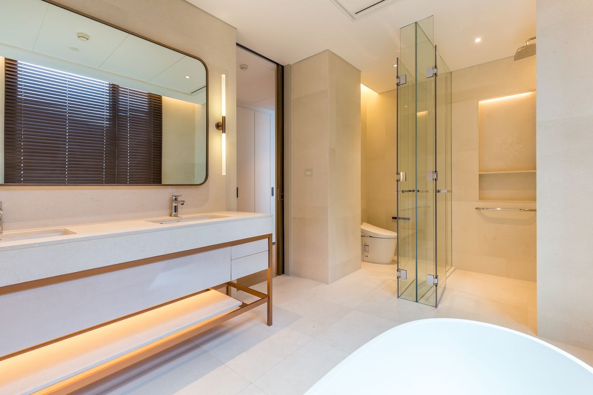 For RentCondoWitthayu, Chidlom, Langsuan, Ploenchit : 🔥For Rent Now🔥 Baan Sindhorn Luxury Residence, an ultra-luxury condo in the heart of Langsuan. 2 bedrooms, 3 bathrooms. Ready to move in❗