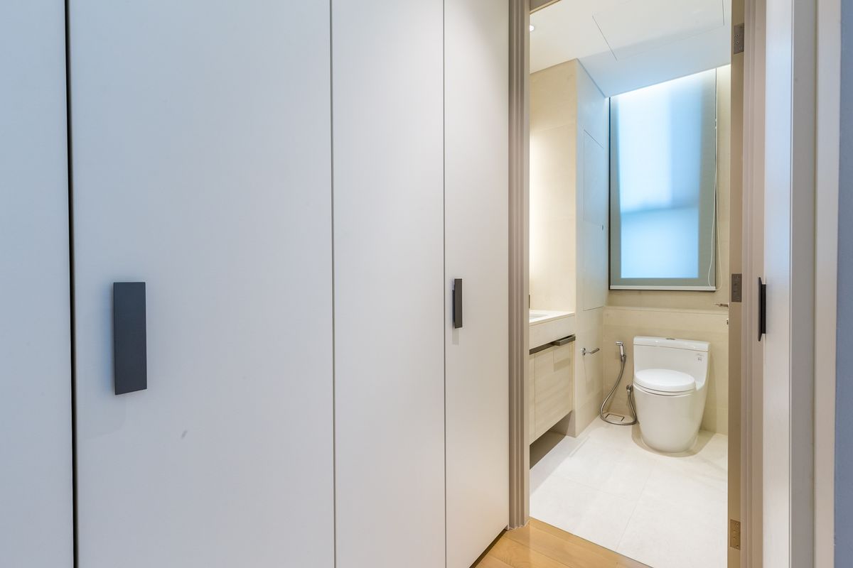 For RentCondoWitthayu, Chidlom, Langsuan, Ploenchit : 🔥For Rent Now🔥 Baan Sindhorn Luxury Residence, an ultra-luxury condo in the heart of Langsuan. 2 bedrooms, 3 bathrooms. Ready to move in❗