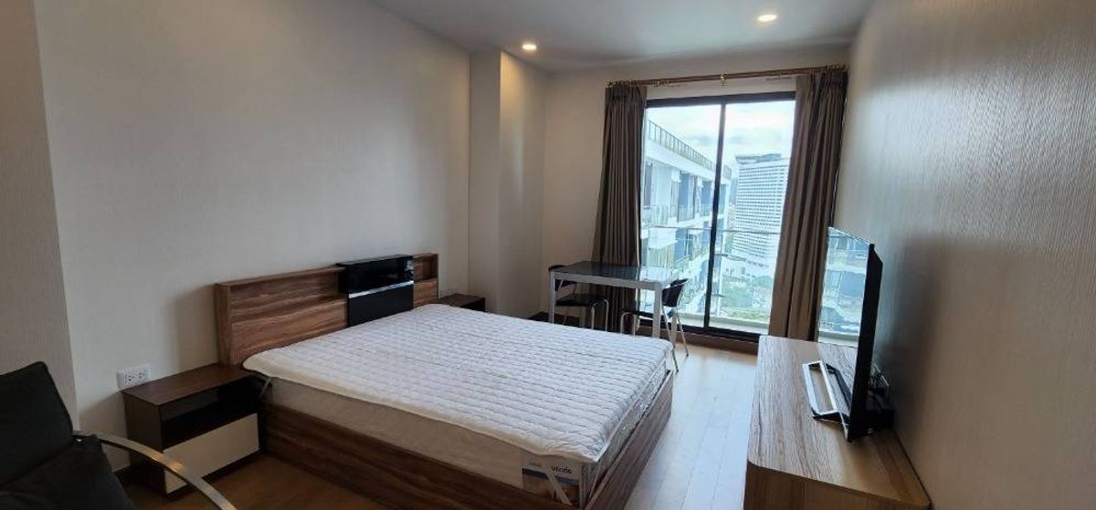 For RentCondoWongwianyai, Charoennakor : Penthouse, beautiful room, spacious, fully furnished, next to BTS Khlong San station