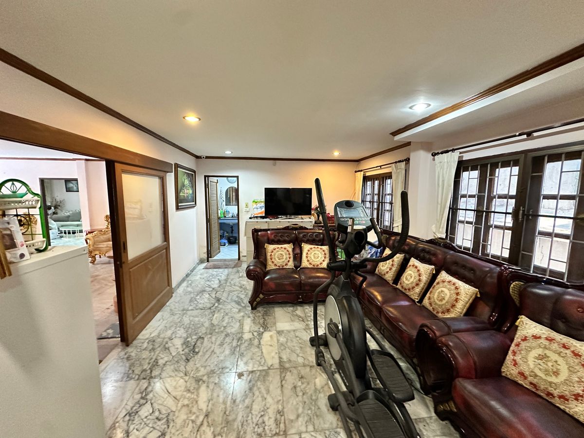 For RentHouseYothinpattana,CDC : 🔑 Great Opportunity! Rent a House with Warehouse on Prime Ramintra Location Perfect for a home office, studio, or warehouse. Parking for 12 cars!
