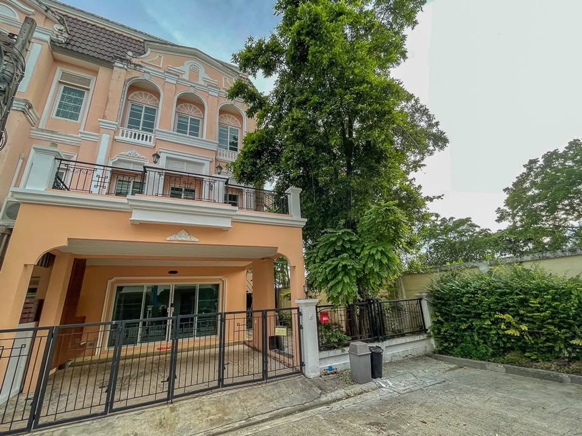 For RentTownhomeThaphra, Talat Phlu, Wutthakat : Rent a townhouse: Raising animals. Urban Sathorn Sathorn Ratchaphruek (BTS Bang Wa) (RT-01)