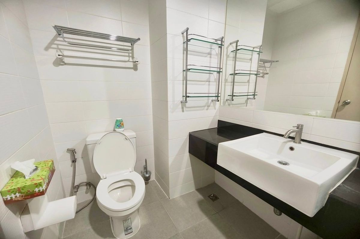 For SaleCondoSapankwai,Jatujak : ⚡️⚡️ Sale with tenant !! ⚡️⚡️Code C20250400044.......Ideo Mix Phaholyothin, 1  bedroom, 1 bathroom, high floor 22++, East Facing, furnished, Special Deal!!📢📢