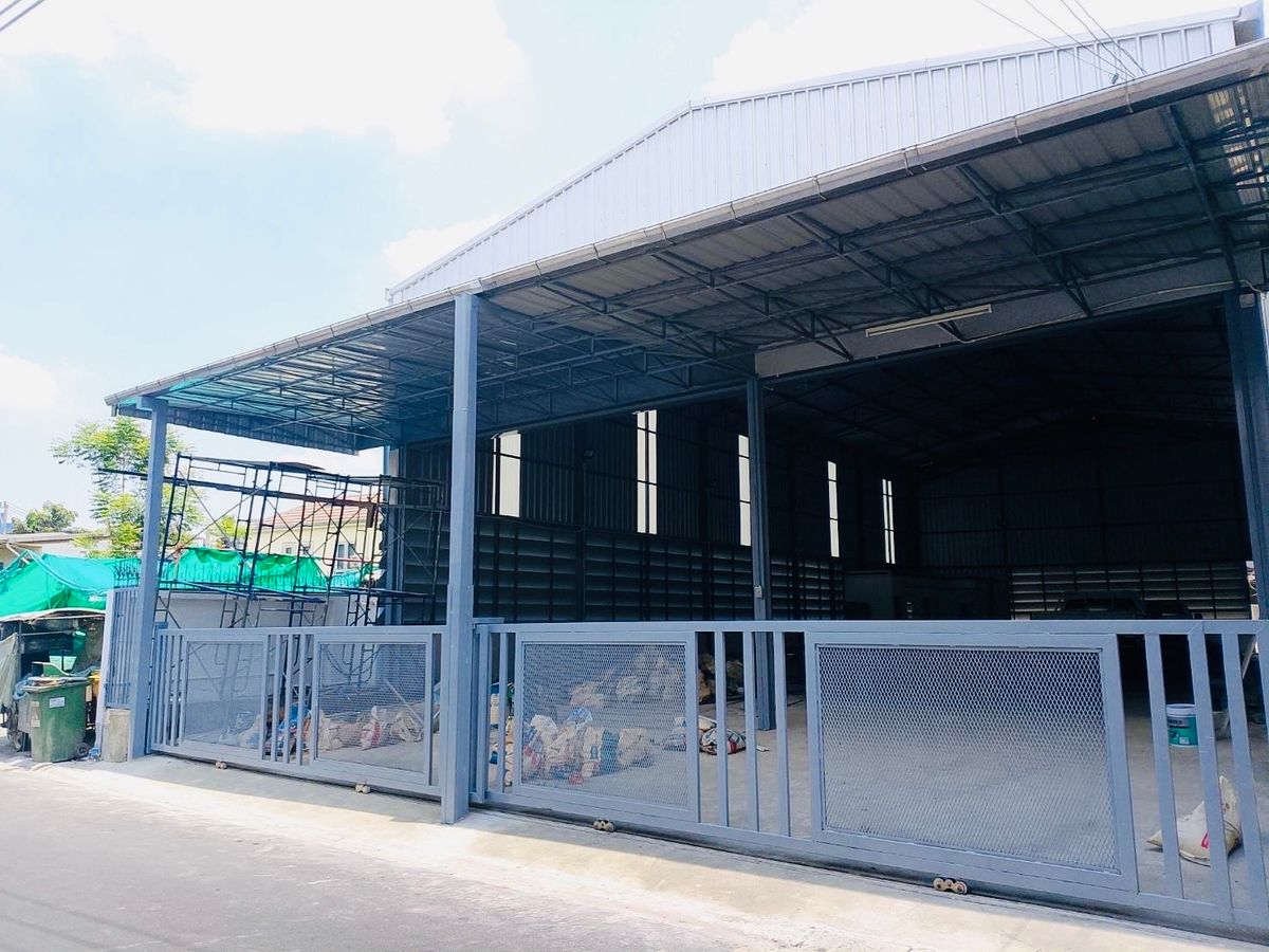 For RentWarehouseRatchadapisek, Huaikwang, Suttisan : Rent a warehouse, warehouse, business area Soi Ratchadaphisek 18 - Sutthisarn Winit, near MRT, location in the city center Can access in many ways, quality price, ready to use, do not need to invest a lot