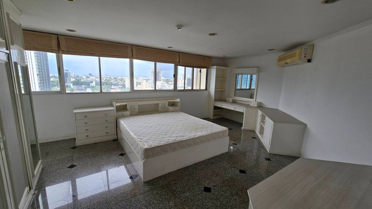 ให้เช่าคอนโดสุขุมวิท อโศก ทองหล่อ : Condo for rent  : Tai Ping Towers( BTS Ekkmai ) MK-02  line @livingbkk