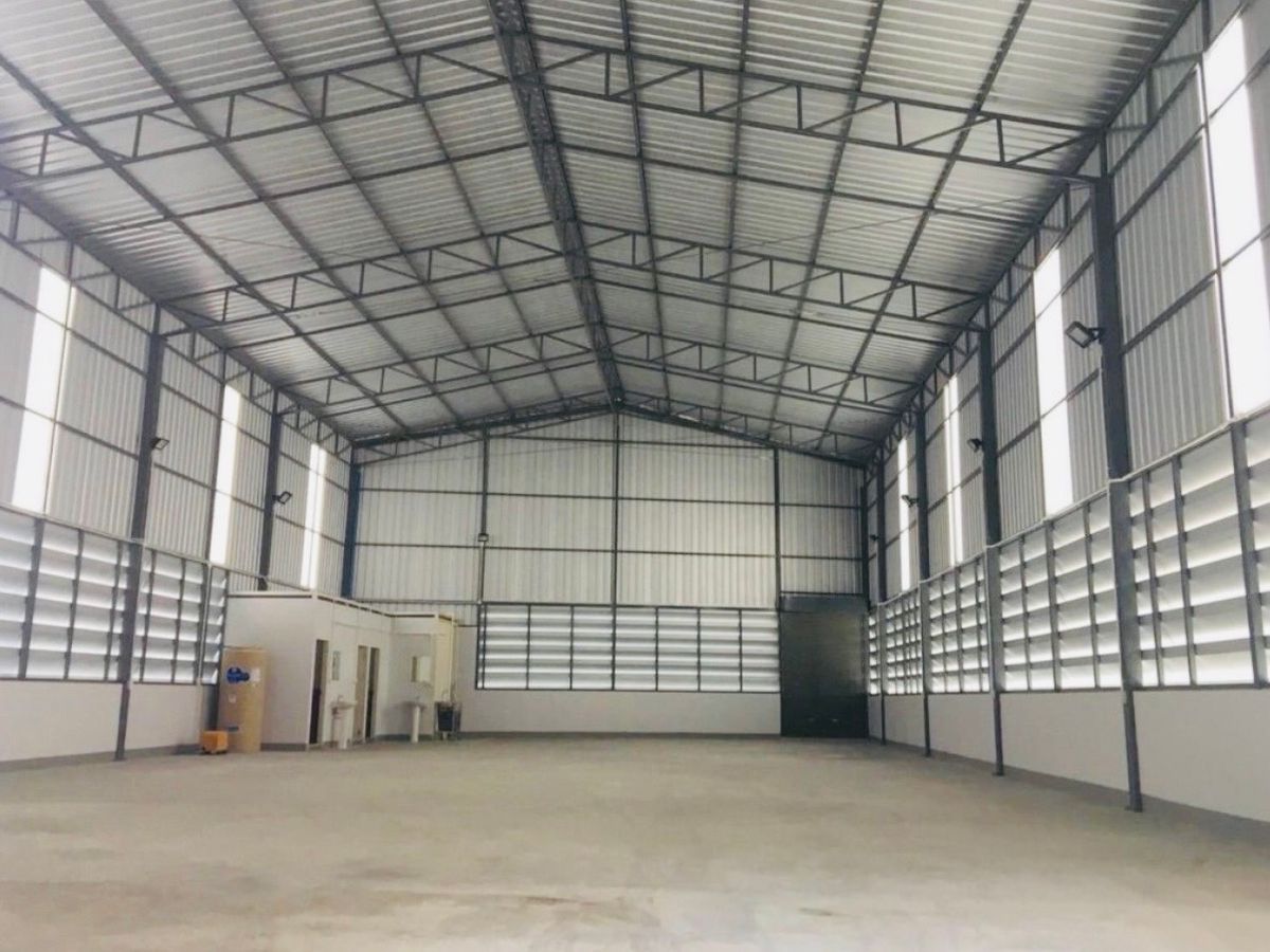 For RentWarehouseRatchadapisek, Huaikwang, Suttisan : Rent a warehouse, warehouse, business area Soi Ratchadaphisek 18 - Sutthisarn Winit, near MRT, location in the city center Can access in many ways, quality price, ready to use, do not need to invest a lot
