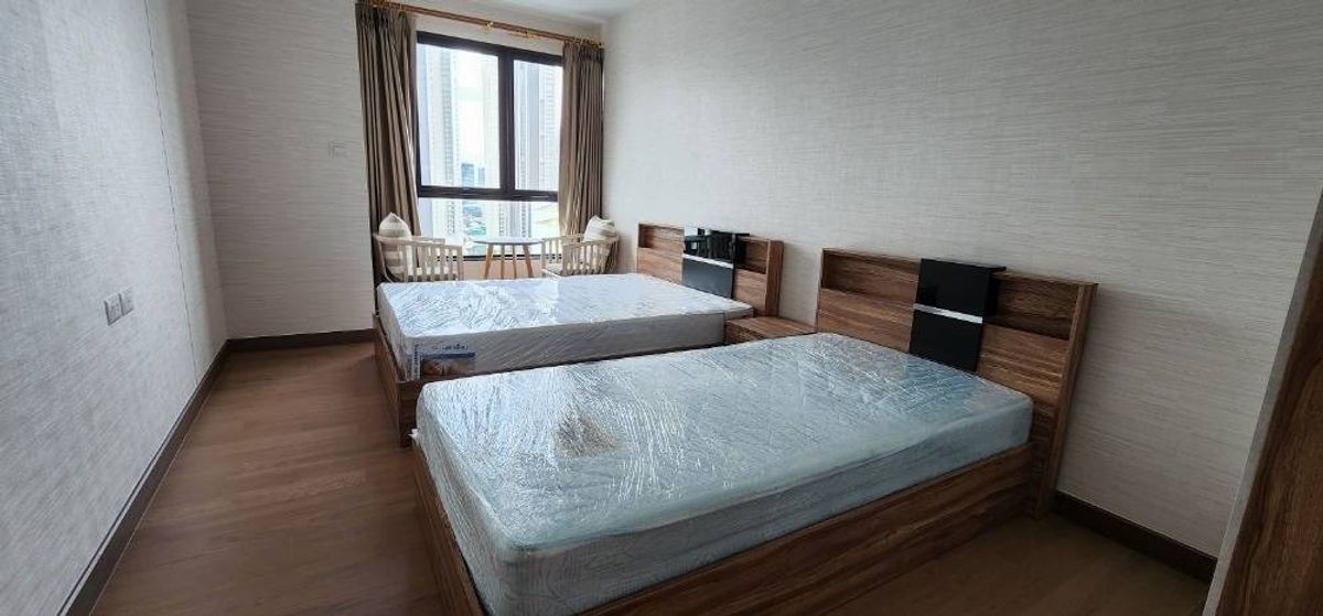 For RentCondoWongwianyai, Charoennakor : Penthouse, beautiful room, spacious, fully furnished, next to BTS Khlong San station