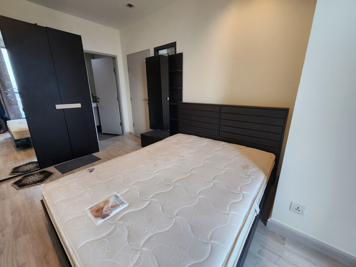 For RentCondoWongwianyai, Charoennakor : Ideo Mobi Sathorn Condo for Rental Condo (Ideo Mobi Sathorn), next to BTS Thonburi 50 meters with furniture+ washing machine+ room 31 sqm. Only 14,000 baht.