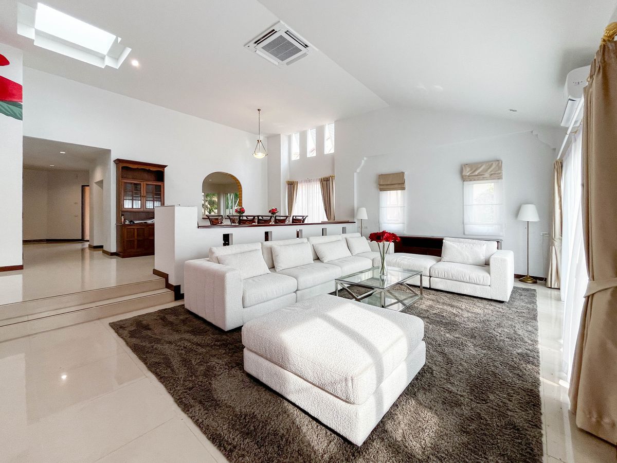 ขายบ้านพัทยา บางแสน ชลบุรี สัตหีบ : ขายวิลล่าชั้นเดียว Green Olive Villa Amata Spring Golf 3 ห้องนอน ริมสนามกอล์ฟ การีนตีบรรยากาศดีแน่นอน [SHNH00012]