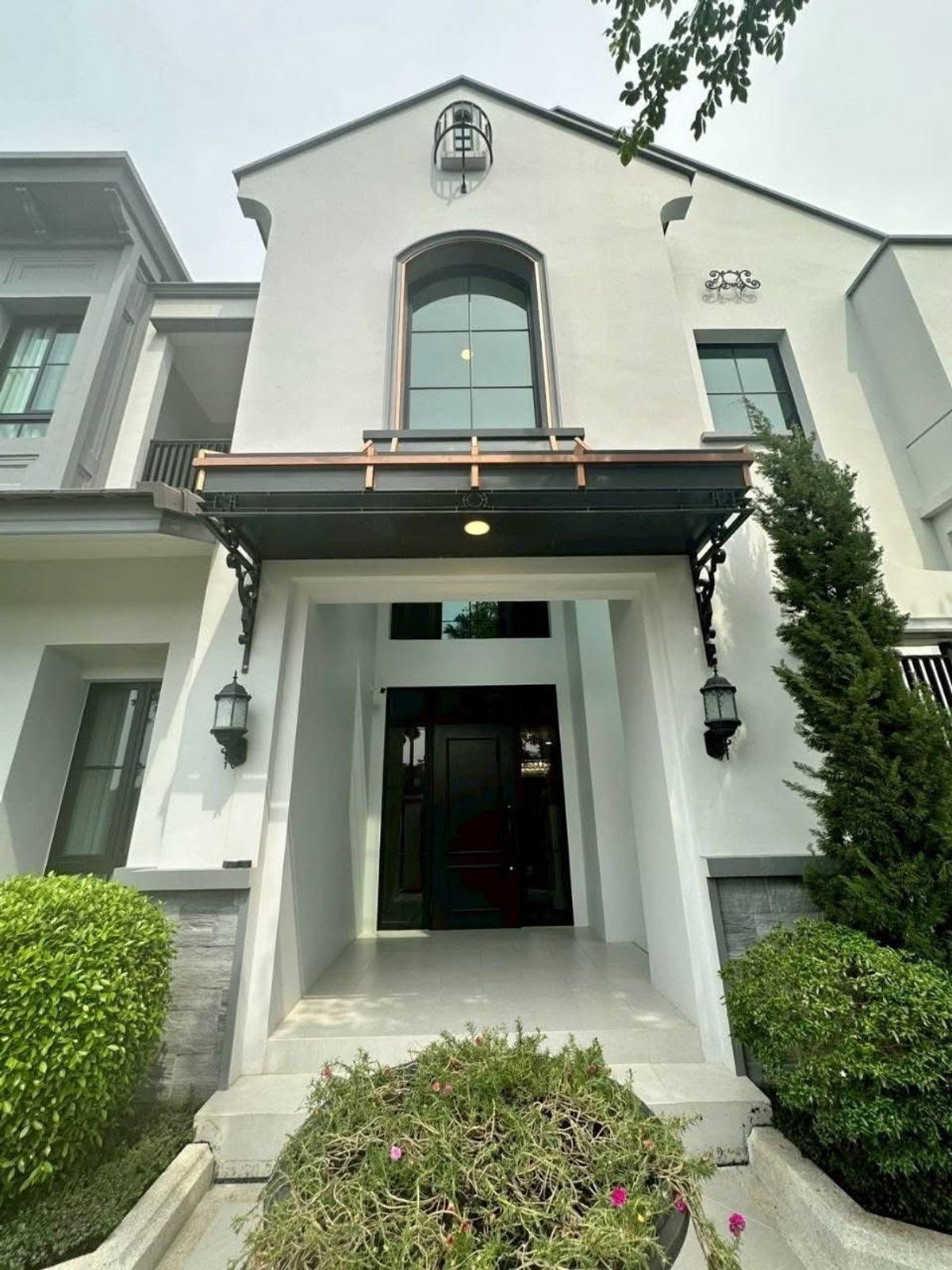 ขายบ้านพัฒนาการ ศรีนครินทร์ : 📢 บ้านหรู พร้อมเฟอร์นิเจอร์ครบ ใกล้โรงเรียนนานาชาติหลายแห่ง เดินทางสะดวกหลายเส้นทาง พร้อมเข้าอยู่ได้ทันที