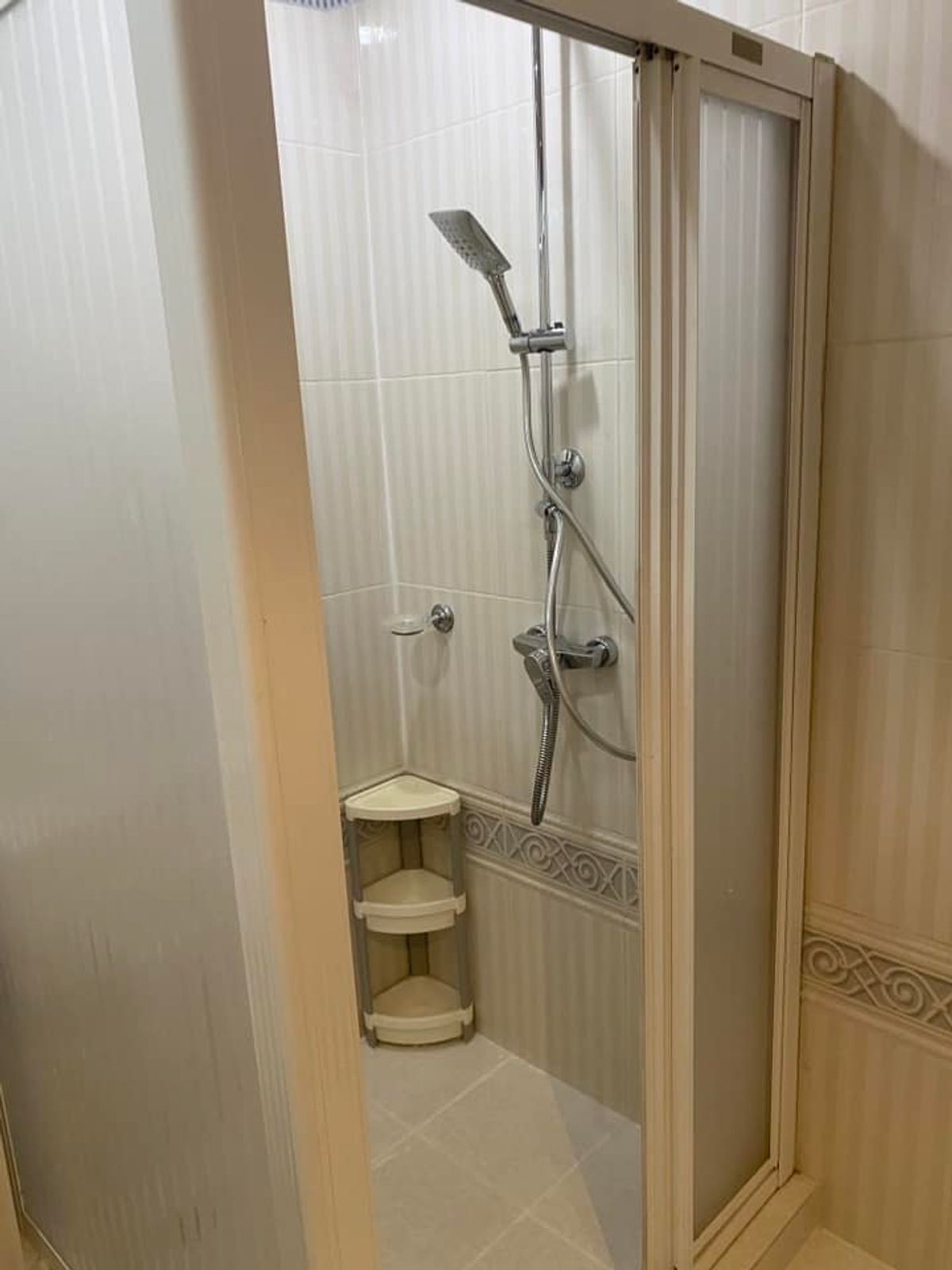 For RentCondoSathorn, Narathiwat : 📢👇Low-rise condo in a quiet residential area of Sathorn, long balcony 