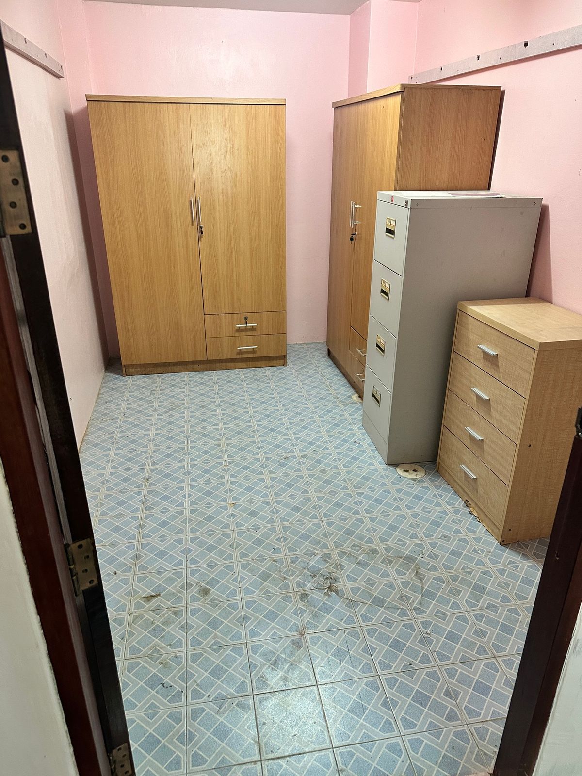 For RentHouseYothinpattana,CDC : 🔑 Great Opportunity! Rent a House with Warehouse on Prime Ramintra Location Perfect for a home office, studio, or warehouse. Parking for 12 cars!