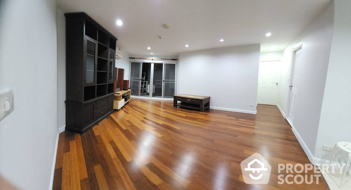For SaleCondoSathorn, Narathiwat : 2-BR Condo at Belle Park Residence Condominium in Chong Nonsi