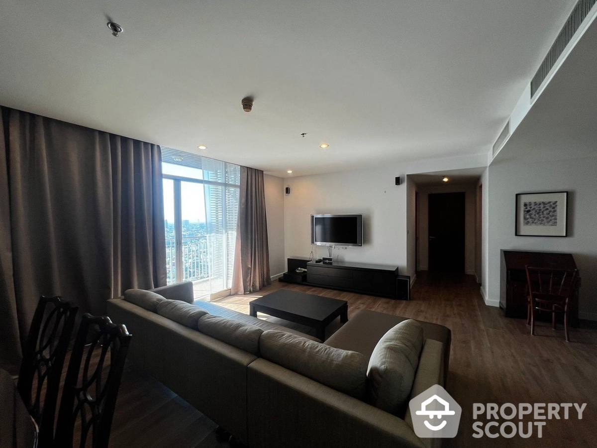 For SaleCondoSathorn, Narathiwat : 2-BR Condo at Urbana Sathorn Condominium near BTS Sala Daeng