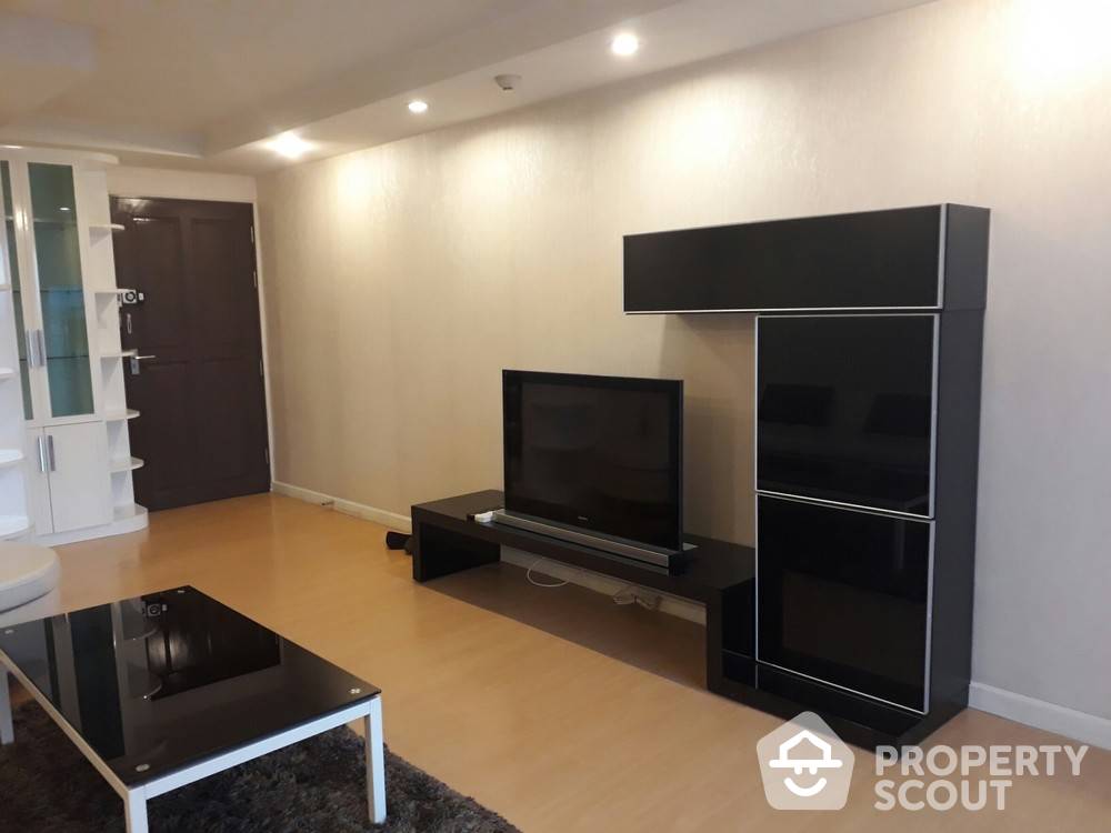 For SaleCondoOnnut, Udomsuk : 2-BR Condo at Zenith Place @ Sukhumvit Condominium near BTS Phra Khanong