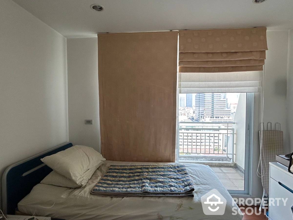 For SaleCondoSilom, Saladaeng, Bangrak : 2-BR Condo at Baan Siri Silom near BTS Surasak