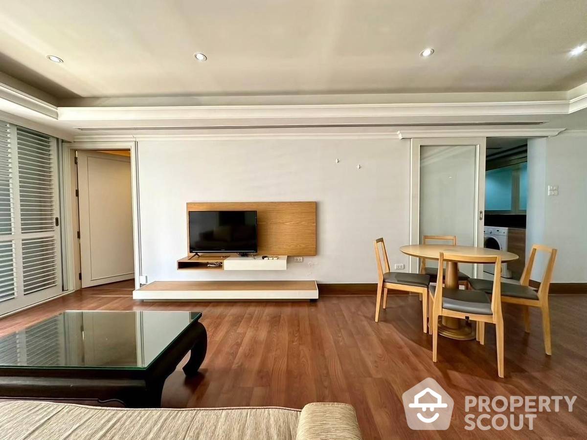 For RentCondoWitthayu, Chidlom, Langsuan, Ploenchit : 2-BR Condo at Somkid Gardens Condominium near BTS Chit Lom