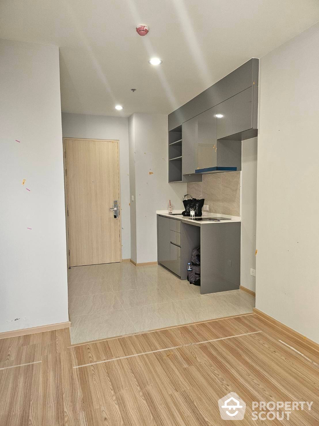 For SaleCondoOnnut, Udomsuk : 2-BR Condo at Skyrise Avenue Sukhumvit 64 near BTS Punnawithi