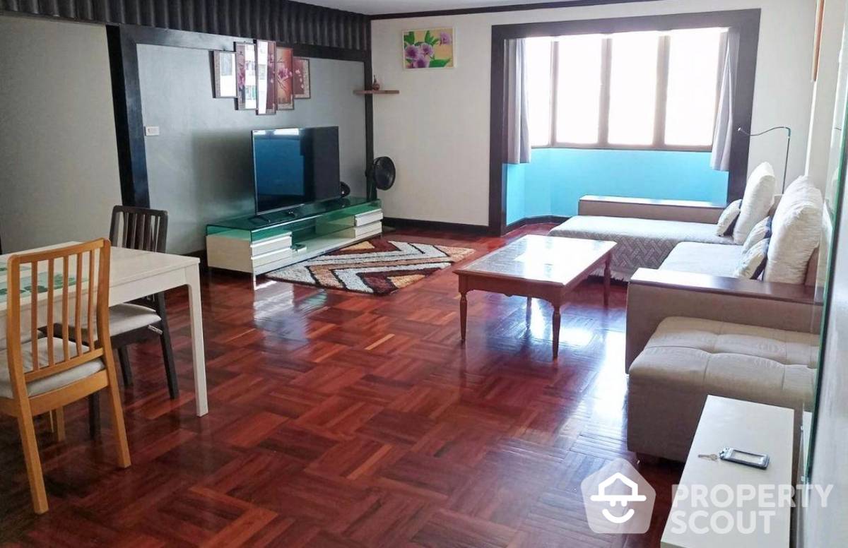 For SaleCondoNana, North Nana,Sukhumvit13, Soi Nana : 3-BR Condo at Omni Tower near BTS Nana