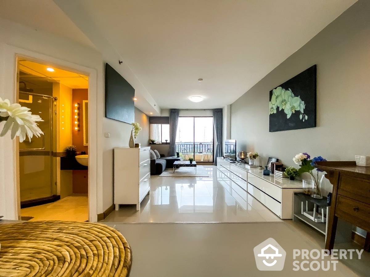 For SaleCondoSathorn, Narathiwat : 2-BR Condo at Supalai Oriental Place Sathorn Suanplu near MRT Lumphini