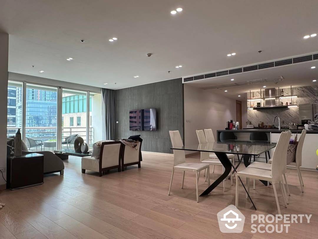 For RentCondoSilom, Saladaeng, Bangrak : 2-BR Condo at The Royal Saladaeng Condominium near MRT Si Lom