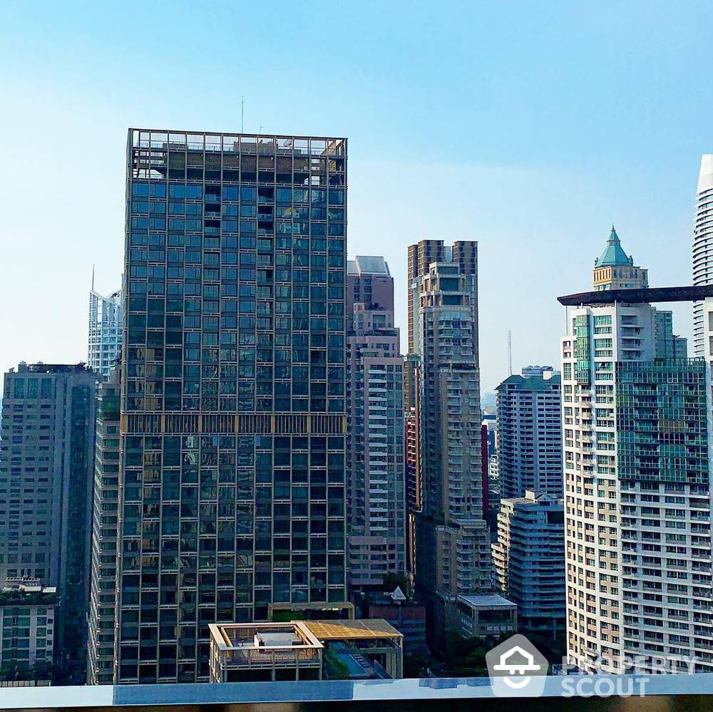 For SaleCondoWitthayu, Chidlom, Langsuan, Ploenchit : 2-BR Condo at Oriental Residence near BTS Phloen Chit