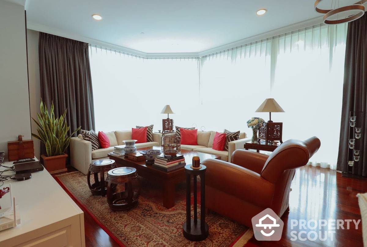 For SaleCondoSukhumvit, Asoke, Thonglor : 3-BR Condo at Royce Private Residences near MRT Sukhumvit