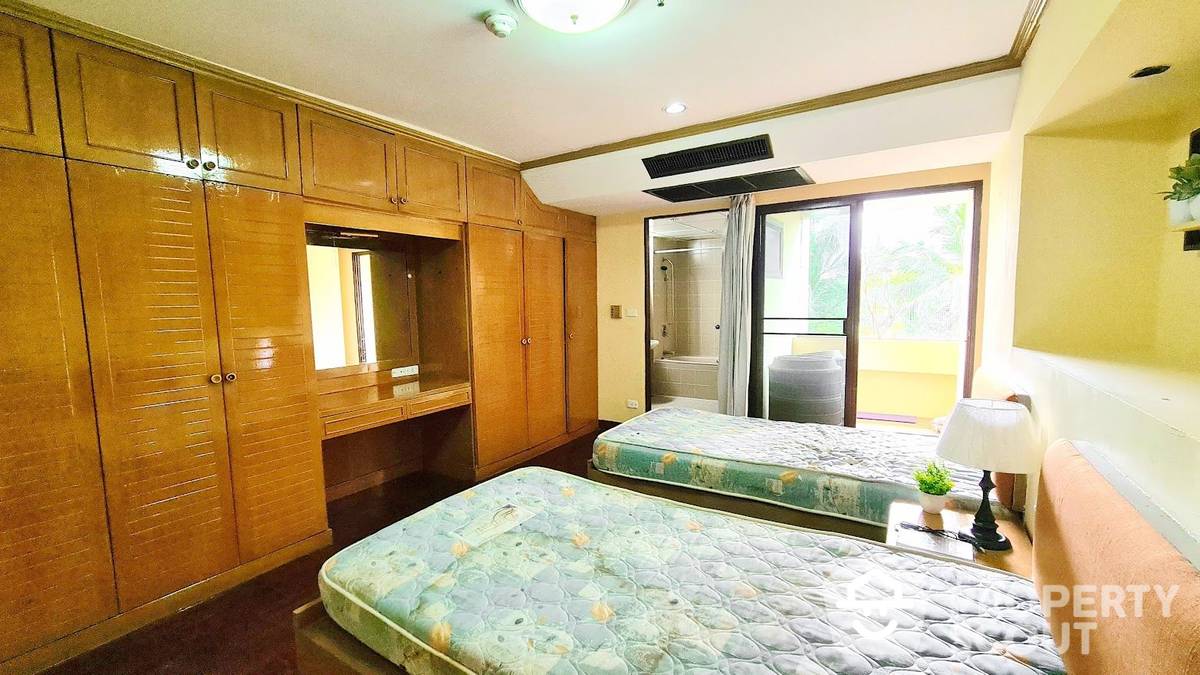 For SaleCondoSukhumvit, Asoke, Thonglor : 3-BR Condo at Prestige Towers Condominium near MRT Sukhumvit