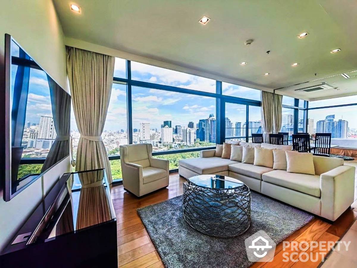 For SaleCondoRatchathewi,Phayathai : 2-BR Condo at Circle Living Prototype New Petchburi near MRT Phetchaburi