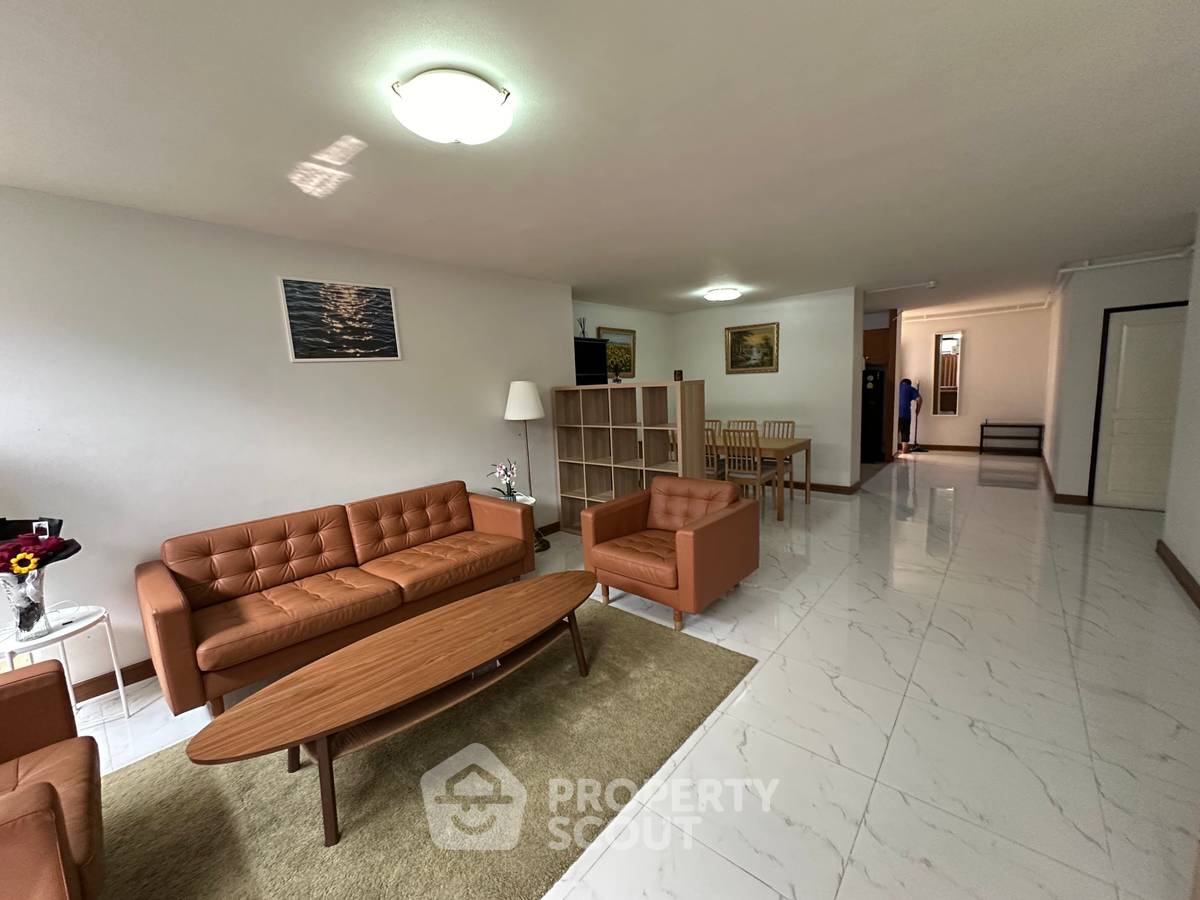 For RentCondoSilom, Saladaeng, Bangrak : 2-BR Condo at Pipat Place Condominium near BTS Chong Nonsi