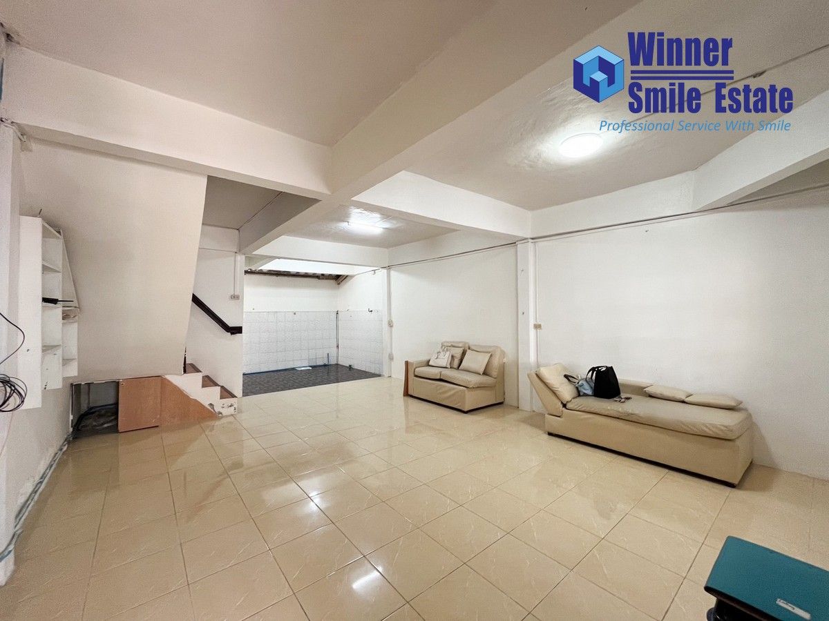 For SaleTownhomeSamut Prakan,Samrong : Townhouse for sale, Nilubon Village, Bang Phli, opposite Big C Bang Phli, on Theparak Road, convenient transportation