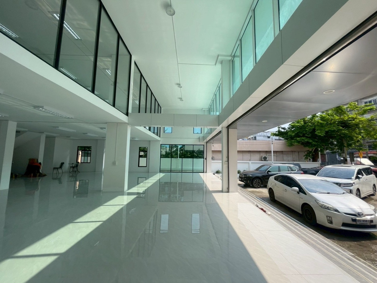 OfficeLadprao101, Happy Land, The Mall Bang Kapi : Urgent sale, office, office 4.5 floors on the Lat Phrao 101 road, good location, discount 0863377287