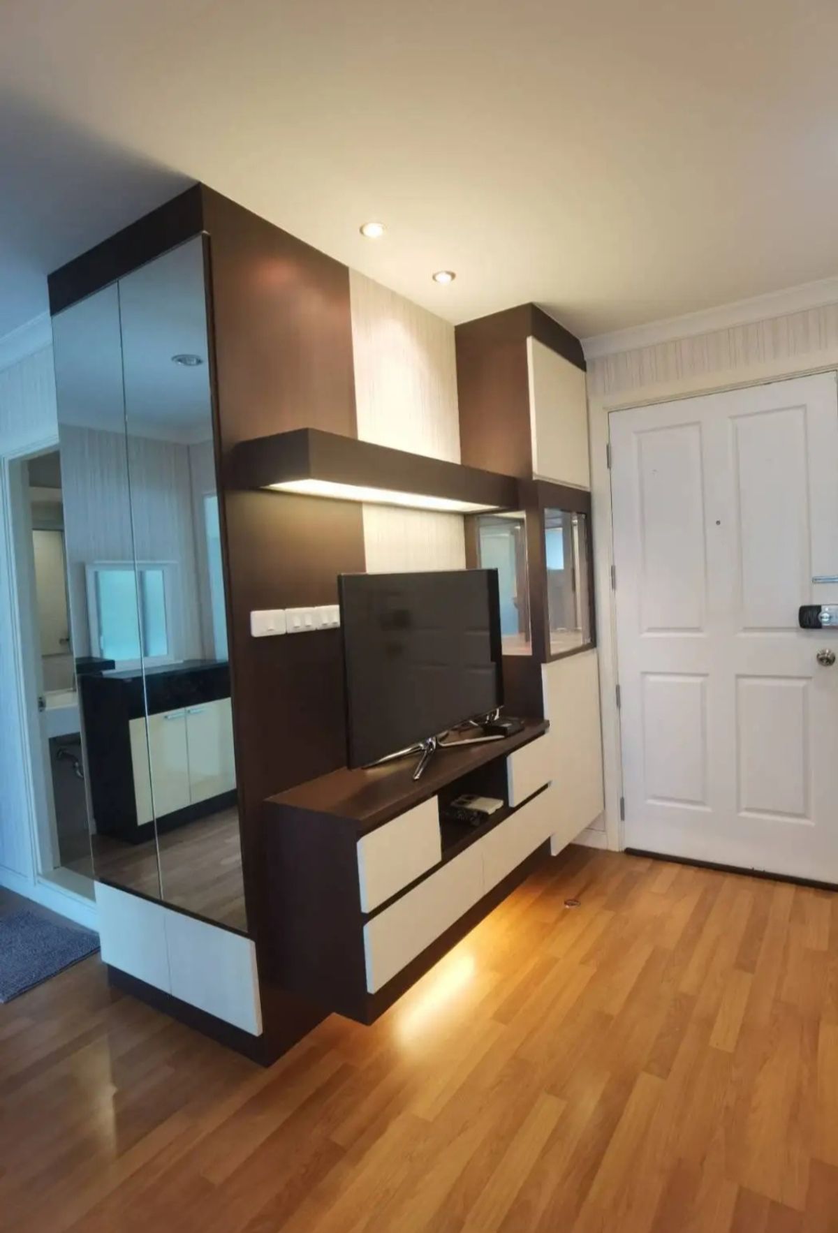 ให้เช่าคอนโดพระราม 9 เพชรบุรีตัดใหม่ RCA : 14,000 Baht/Month, Lumpini Place Rama 9 - Ratchada