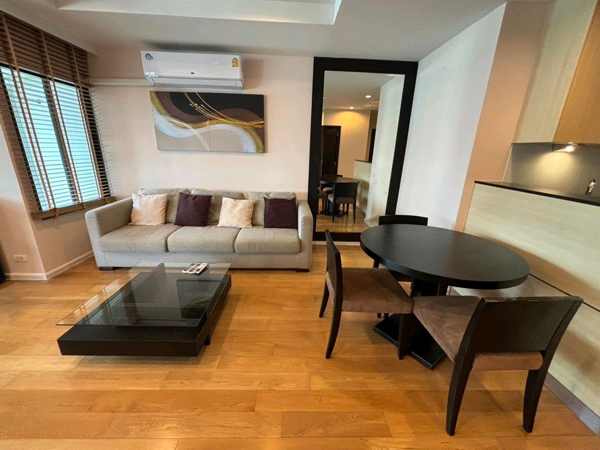 ขายคอนโดสาทร นราธิวาส : ขายด่วน สาทรการ์เด้นท์ ห้องมุม 1bed+ 63.7 sq.m Fix carpark 15 sq.m ราคา 7MB call : 0859566196