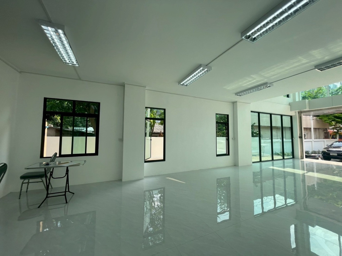 OfficeLadprao101, Happy Land, The Mall Bang Kapi : Urgent sale, office, office 4.5 floors on the Lat Phrao 101 road, good location, discount 0863377287