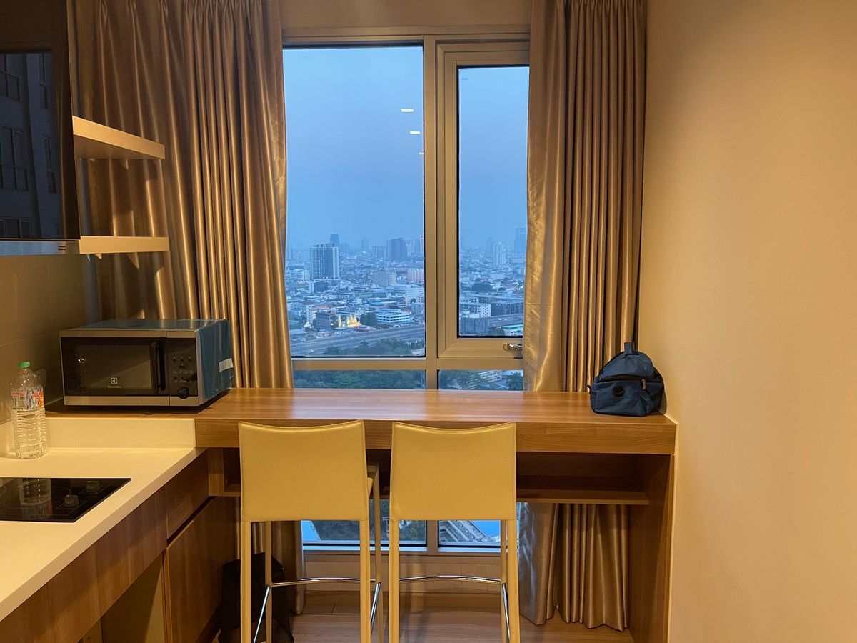 For RentCondoSathorn, Narathiwat : Rhythm Sathorn, very beautiful room, available for rent 18,000/month only !!!  Near BTS Saphan Taksin