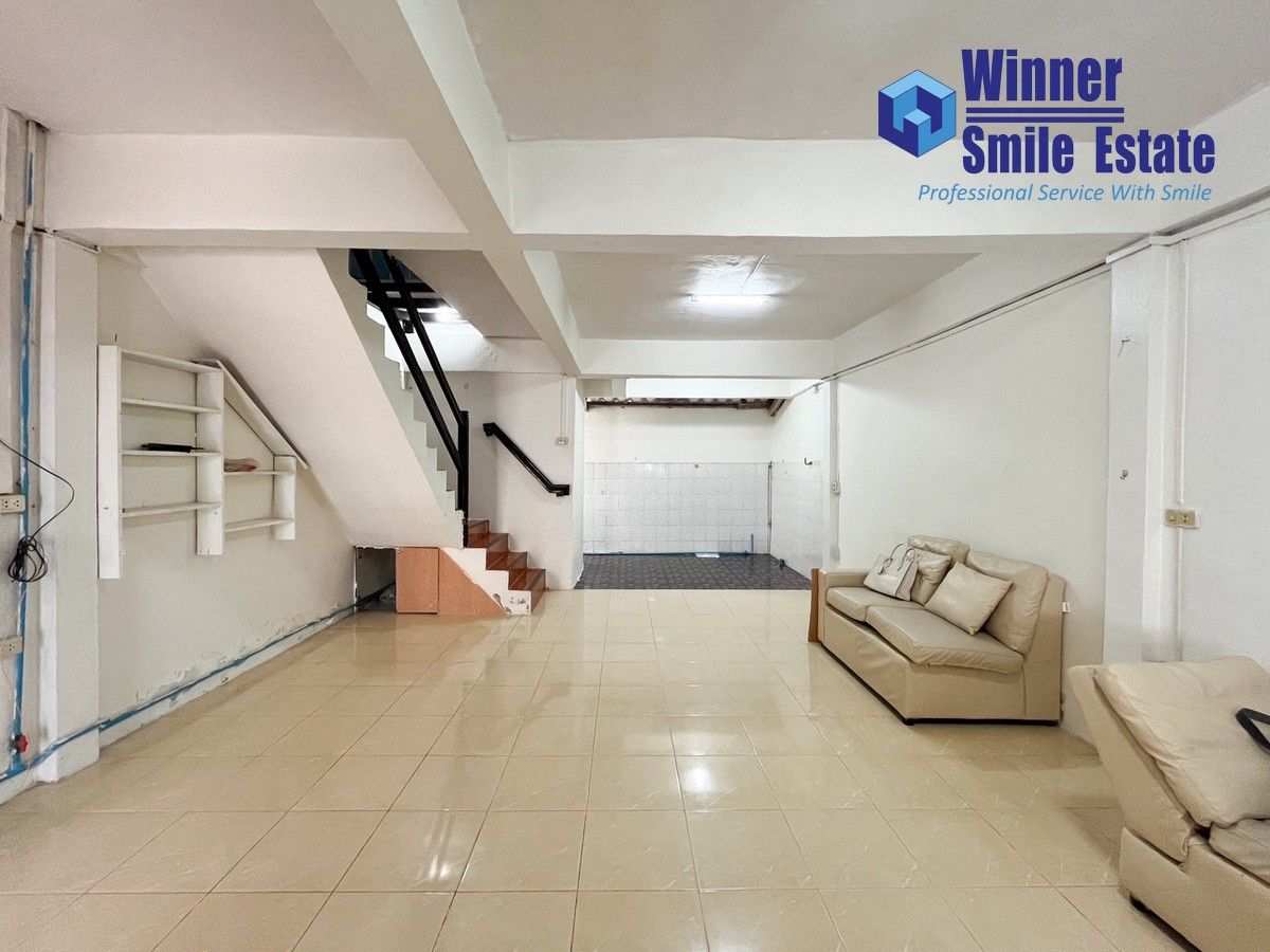 For SaleTownhomeSamut Prakan,Samrong : Townhouse for sale, Nilubon Village, Bang Phli, opposite Big C Bang Phli, on Theparak Road, convenient transportation